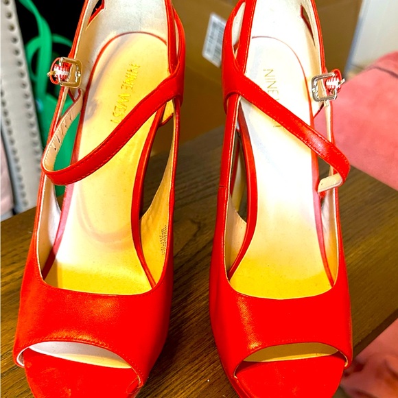 4” heel, perfect for dress up or down; true to size - Picture 2 of 5